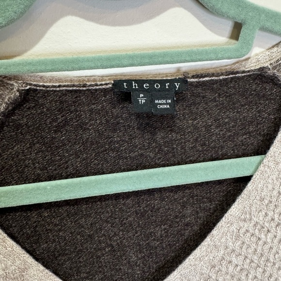Theory | Tarledia HM Lofty 100% Cashmere V-Neck Sweater - Size P/TP (XS) - Picture 6 of 9